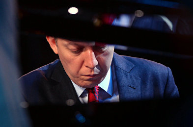 Пианист Яков Окунь выступает на Международном джазовом фестивале Koktebel Jazz Party в Коктебеле