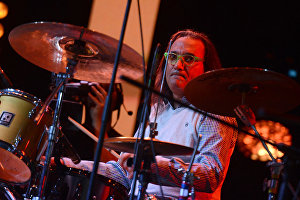 Горацио "Эль Негро" Эрнандес выступает на Международном джазовом фестивале Koktebel Jazz Party в Коктебеле
