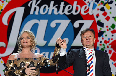 Лариса Долина и Игорь Бутман после выступления на Международном джазовом фестивале Koktebel Jazz Party в Коктебеле